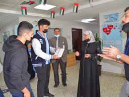 GR-12-Boys giving donation at Sharjah City for HumanitarianServices